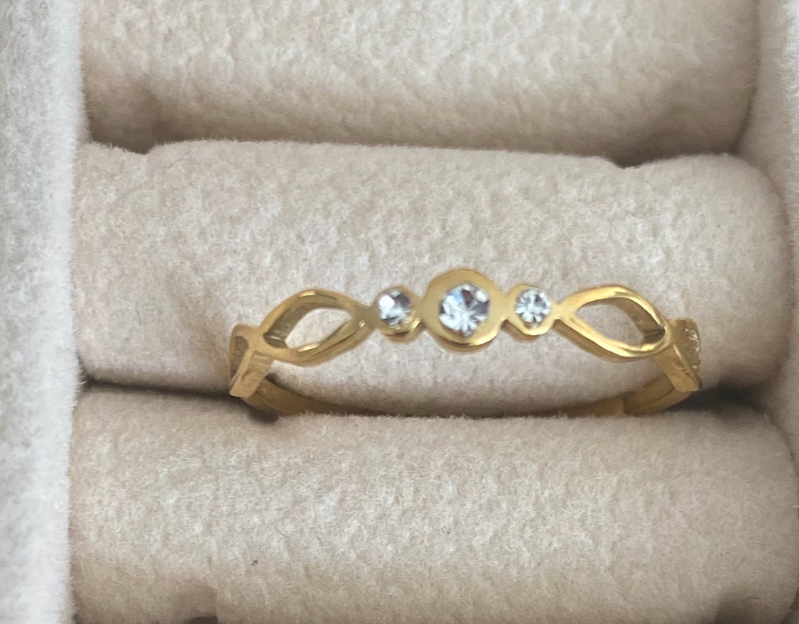 RING SIN FIN TRIPLE ZIRCONIA