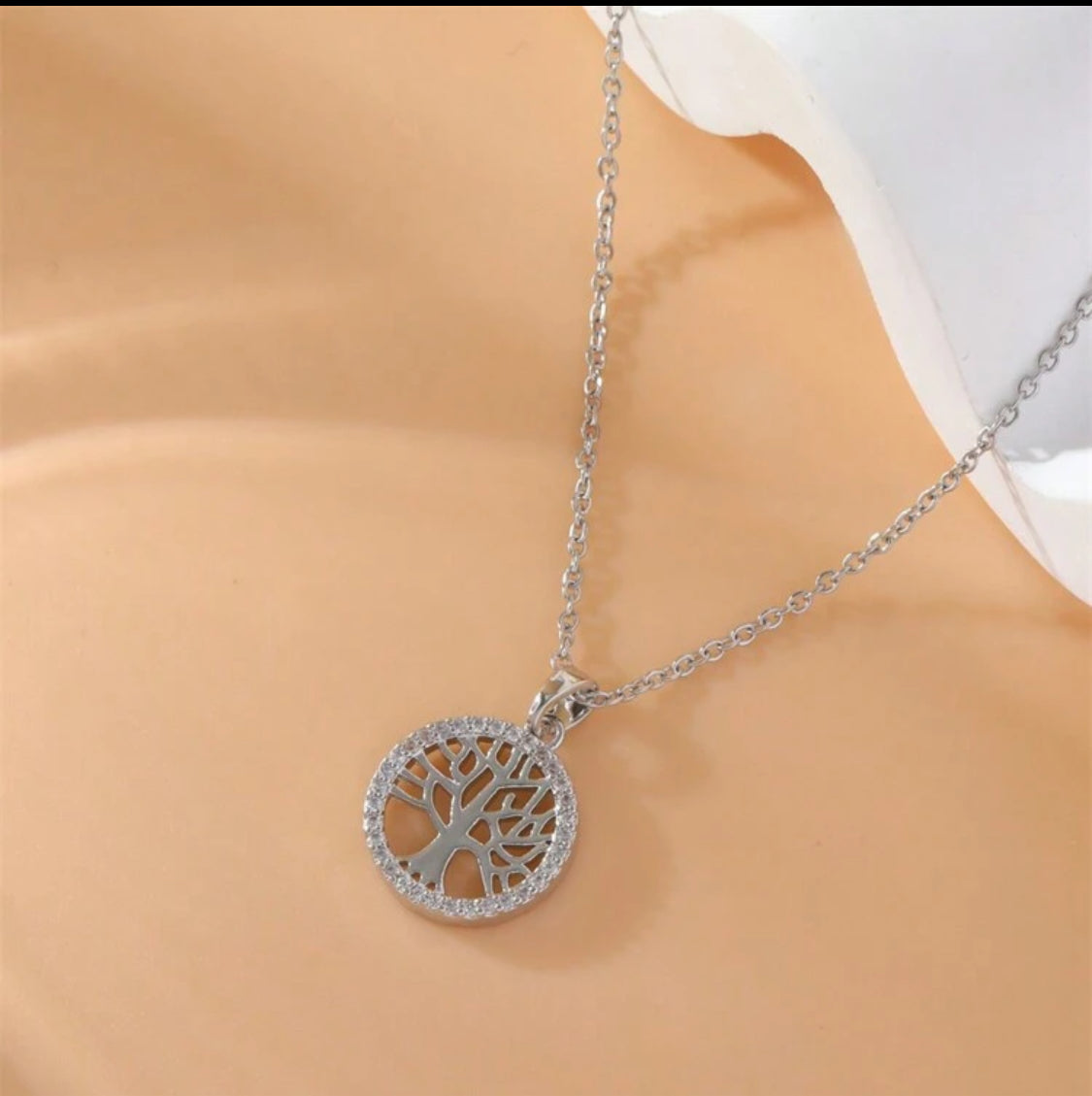 LIVE NECKLACE
