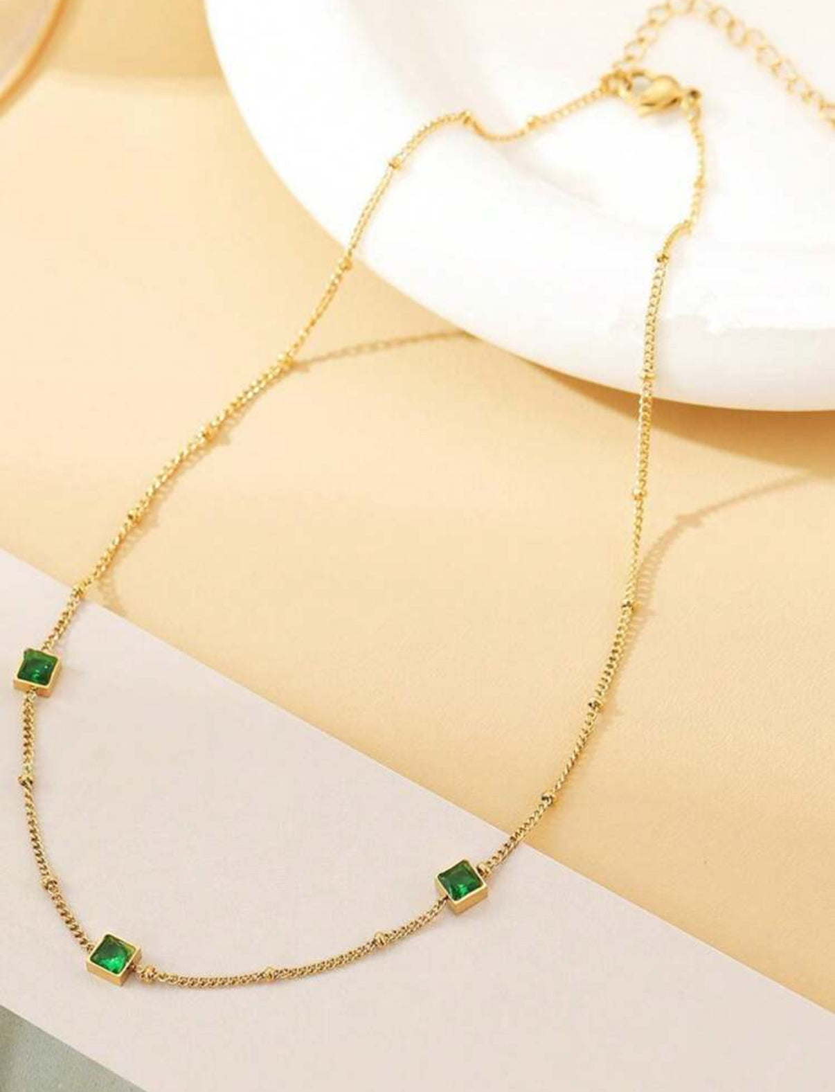 DELICATE NECKLACE