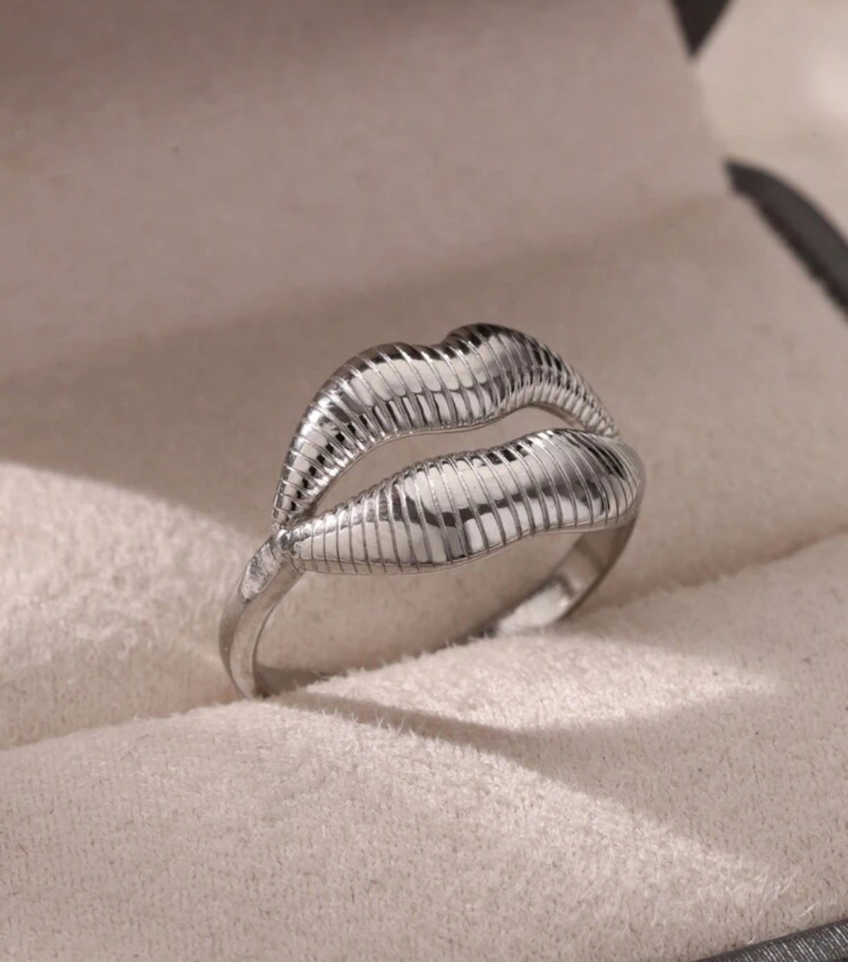KISS RING