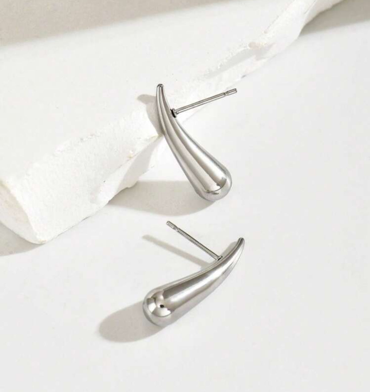 OLA EARRING