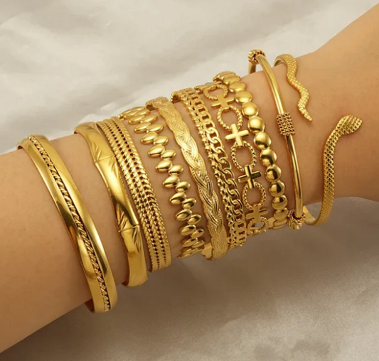 GOLD BANGLE BRACELET