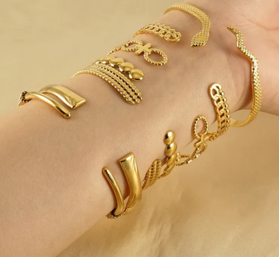 GOLD BANGLE BRACELET