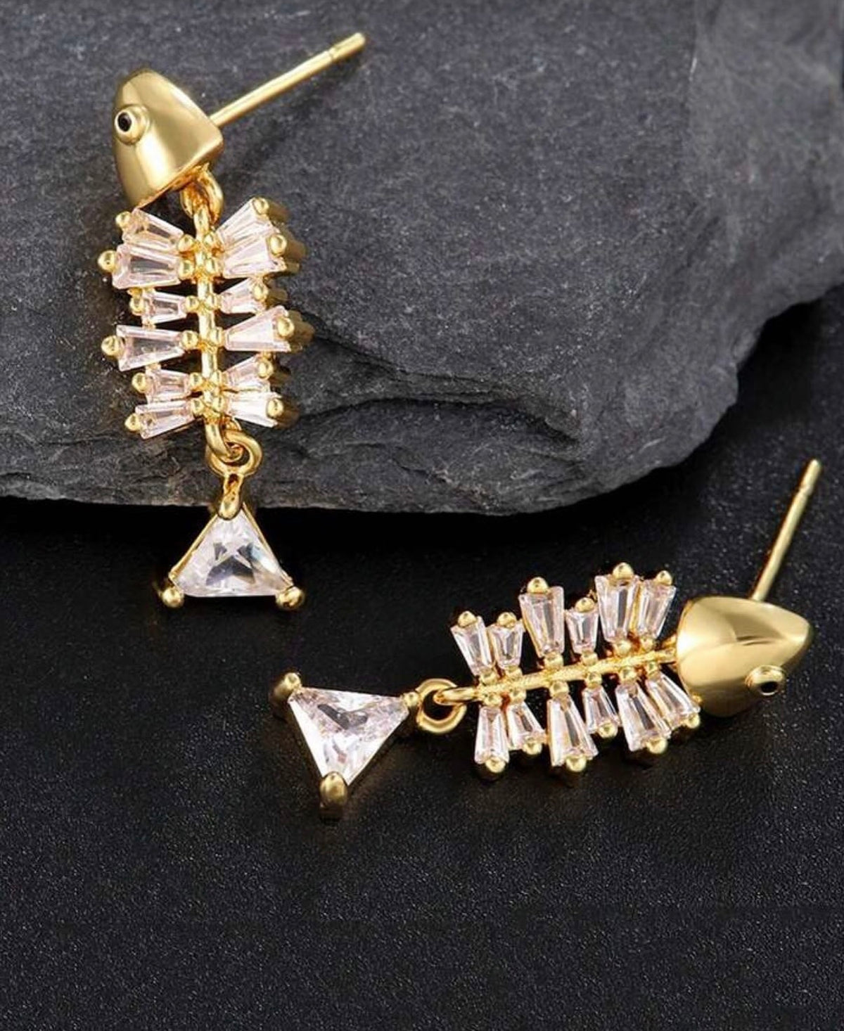 NOEMI FISH EARRING