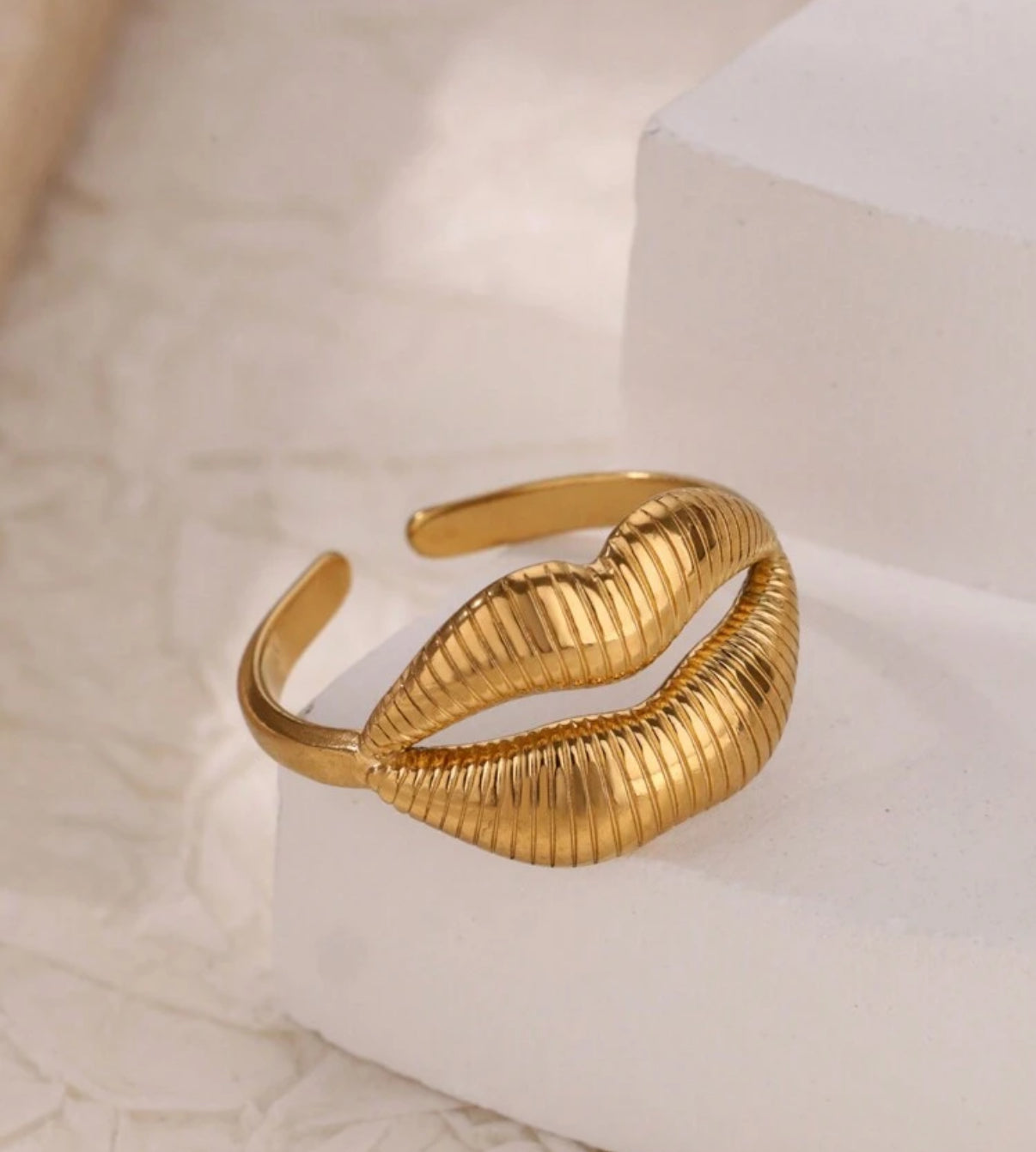 KISS RING